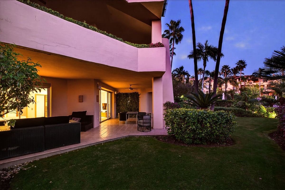 2 soverom Leilighet til salgs i Marbella med svømmebasseng - € 1 080 000 (Ref: 9548637)