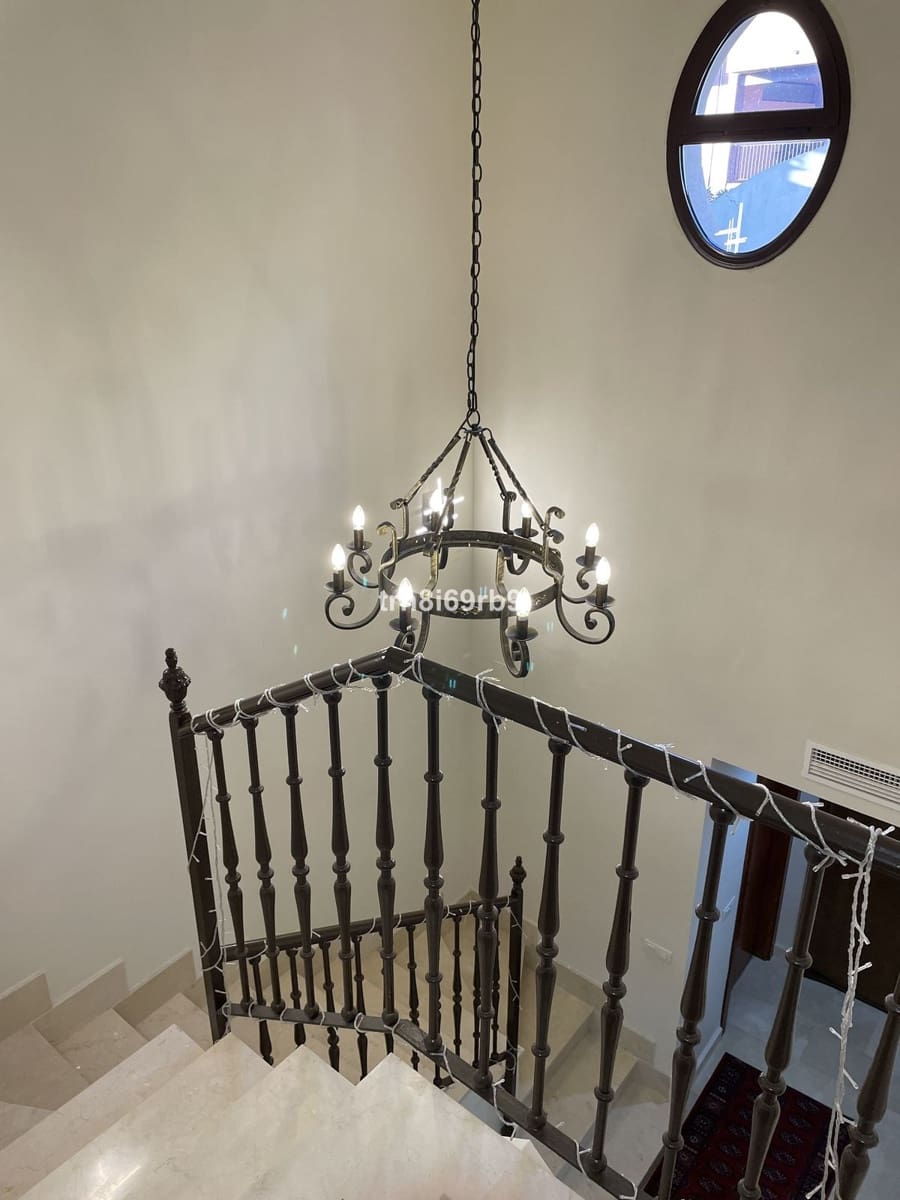 3 soveværelse Villa til salg i Estepona med swimmingpool garage - € 550.000 (Ref: 9548638)