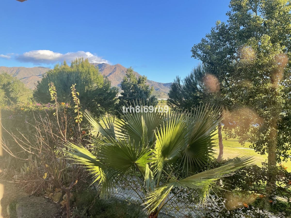 3 soveværelse Villa til salg i Estepona med swimmingpool garage - € 550.000 (Ref: 9548638)