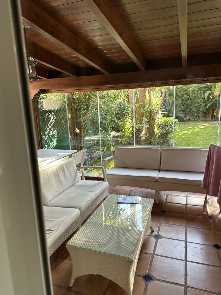 4 bedroom Villa for sale in Estepona with pool - € 695,000 (Ref: 9548640)