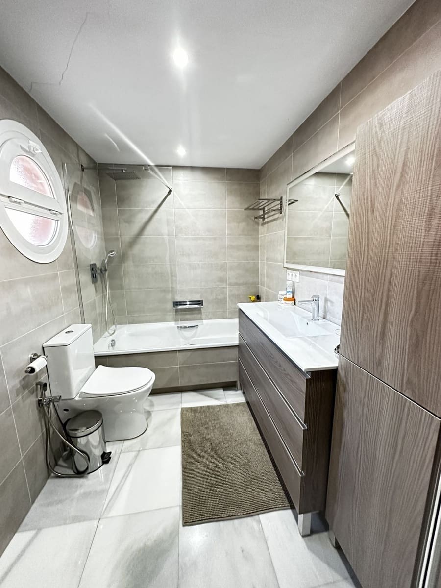 4 bedroom Villa for sale in Estepona with pool - € 695,000 (Ref: 9548640)