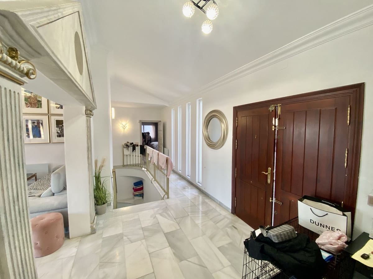 5 bedroom Villa for sale in Mijas with pool - € 1,100,000 (Ref: 9548642)