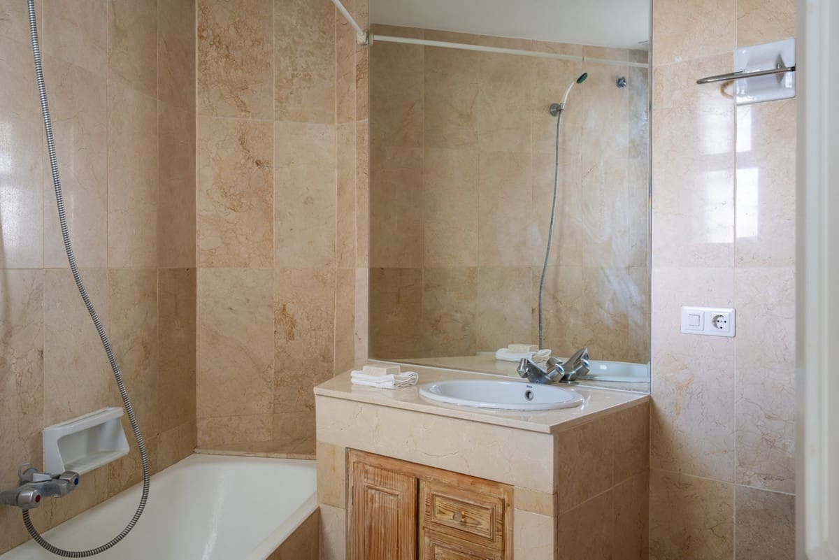 2 slaapkamer Flat te koop in Marbella met zwembad garage - € 695.000 (Ref: 9549016)