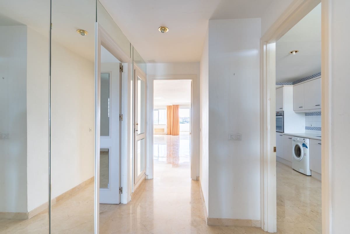 2 slaapkamer Flat te koop in Marbella met zwembad garage - € 695.000 (Ref: 9549016)