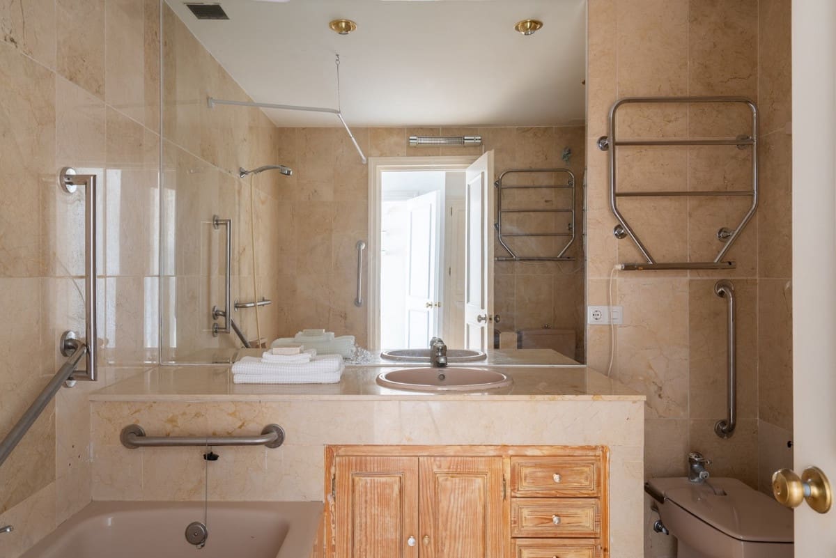 2 slaapkamer Flat te koop in Marbella met zwembad garage - € 695.000 (Ref: 9549016)