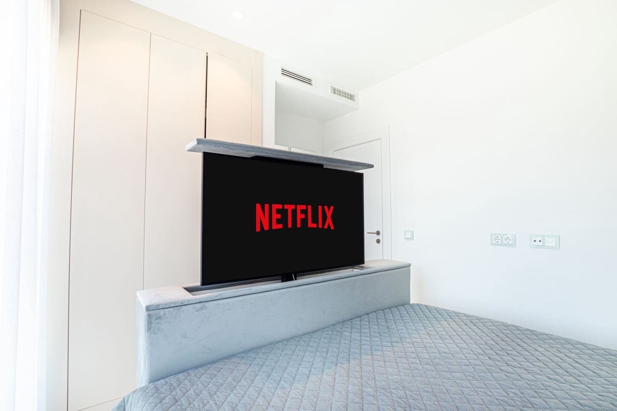 Piso de 2 habitaciones en Estepona en venta con piscina garaje - 1.295.000 € (Ref: 9549020)