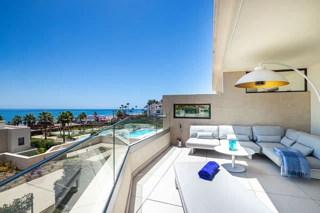 Piso de 2 habitaciones en Centro, Estepona en venta con piscina garaje - 1.295.000 € (Ref: 9549020)