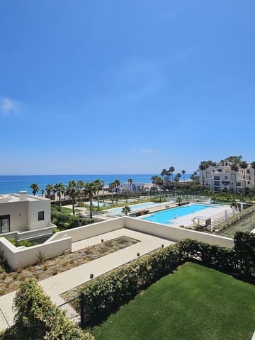 Piso de 2 habitaciones en Centro, Estepona en venta con piscina garaje - 1.295.000 € (Ref: 9549020)