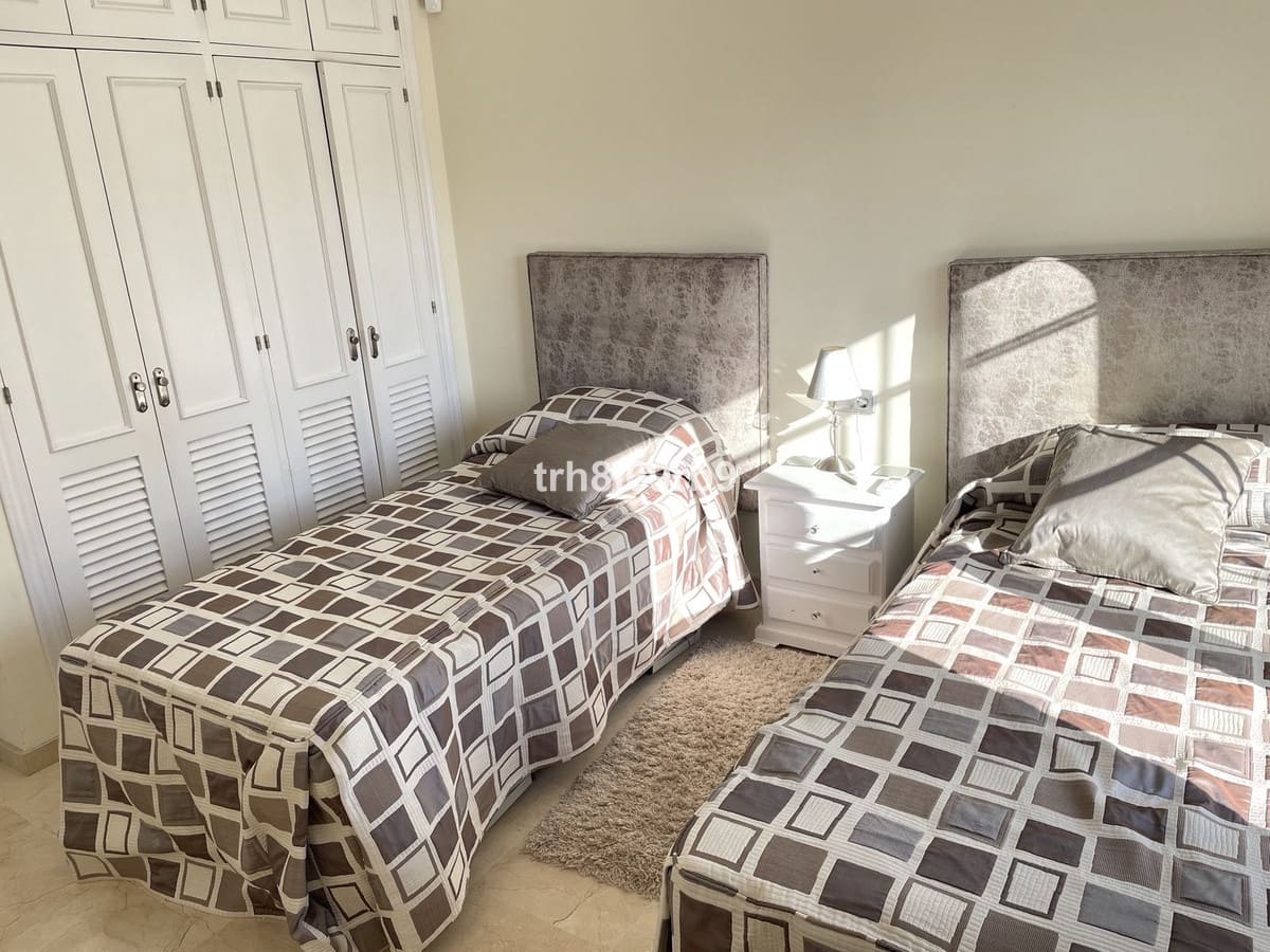 3 slaapkamer Villa te koop in New Golden Mile met zwembad garage - € 1.395.000 (Ref: 9549024)