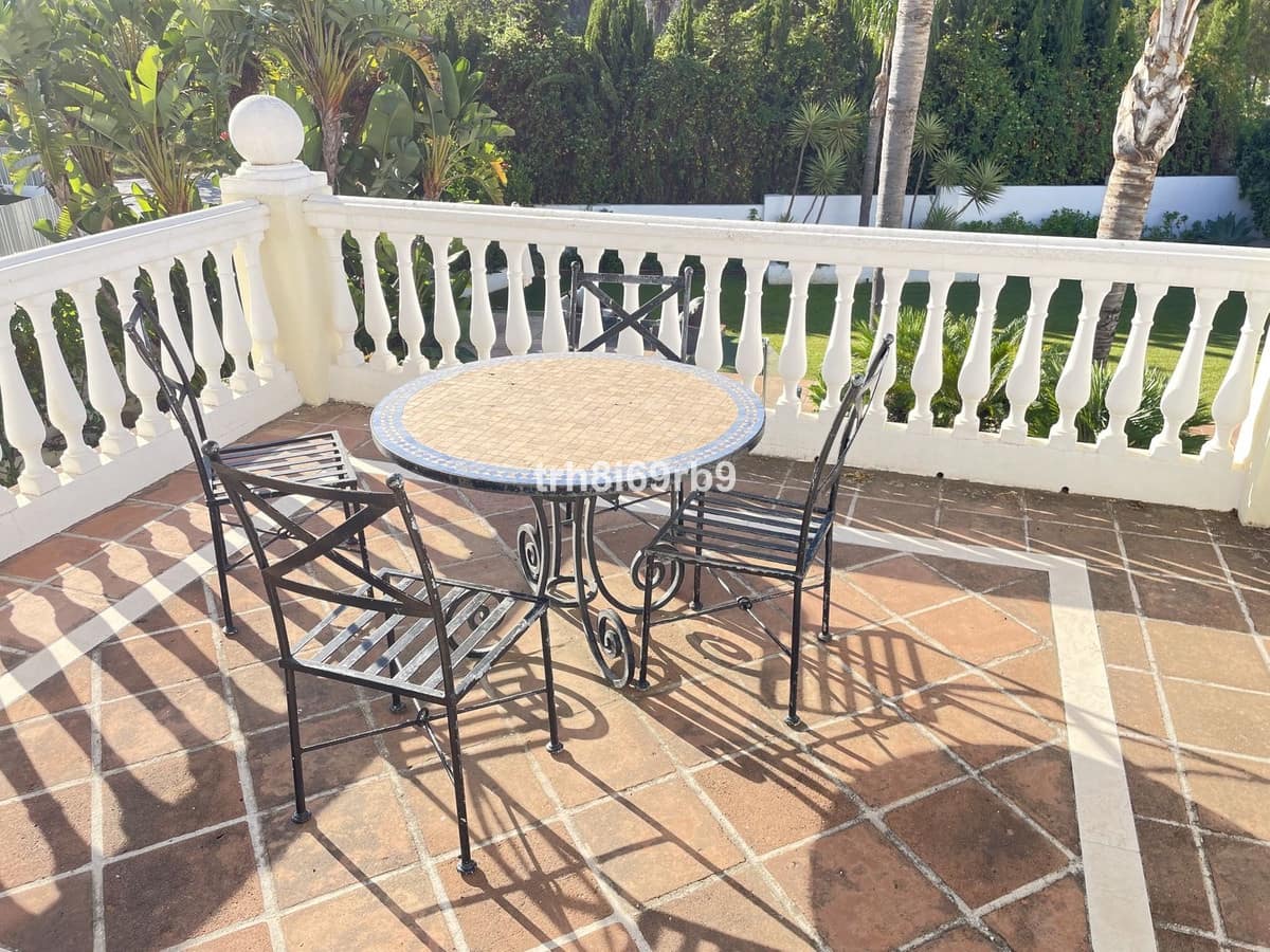 3 slaapkamer Villa te koop in New Golden Mile met zwembad garage - € 1.395.000 (Ref: 9549024)