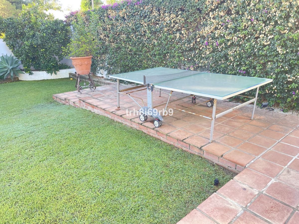 3 slaapkamer Villa te koop in New Golden Mile met zwembad garage - € 1.395.000 (Ref: 9549024)