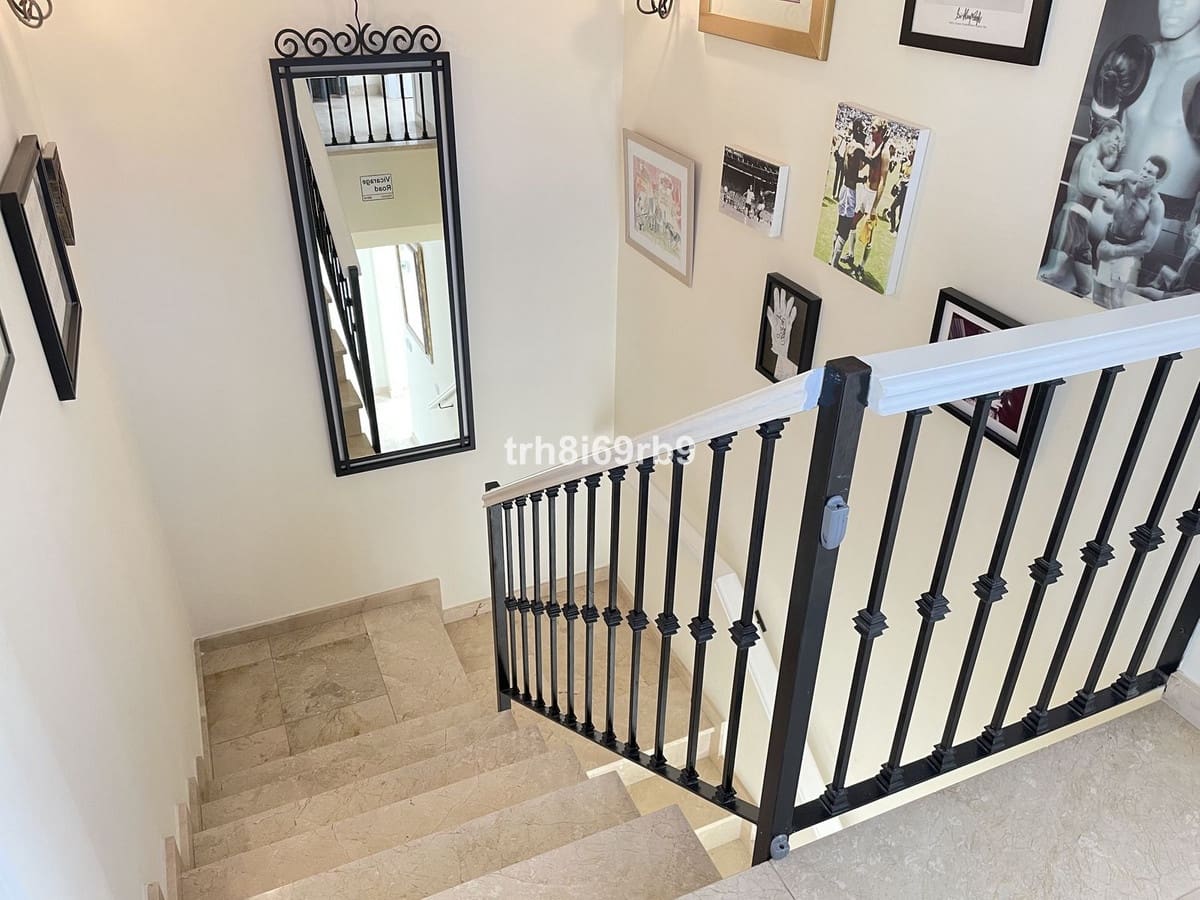 3 slaapkamer Villa te koop in New Golden Mile met zwembad garage - € 1.395.000 (Ref: 9549024)