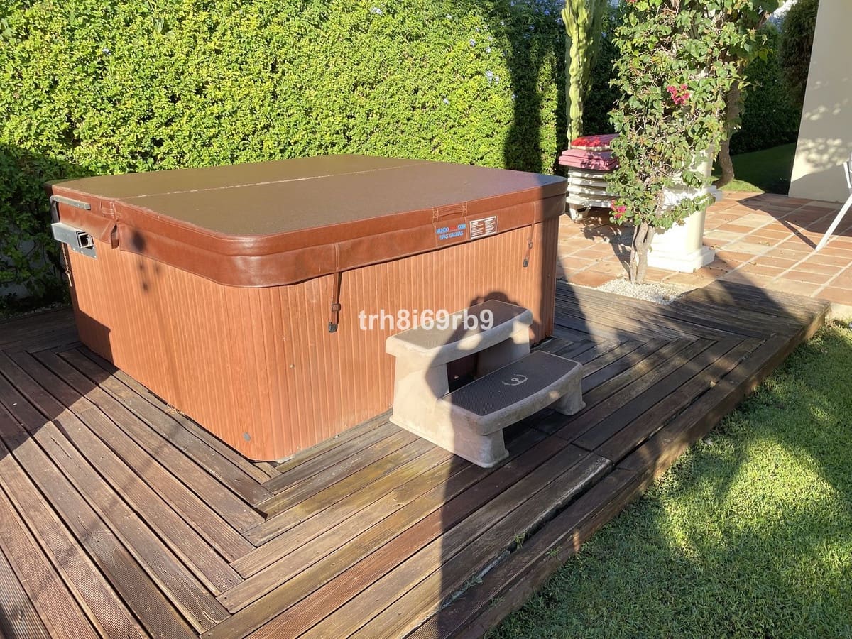 3 slaapkamer Villa te koop in New Golden Mile met zwembad garage - € 1.395.000 (Ref: 9549024)