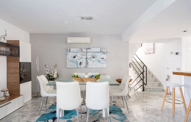 Chalet de 3 habitaciones en Costalita, Estepona en venta con piscina garaje - 680.000 € (Ref: 9550009)