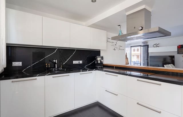 Chalet de 3 habitaciones en Costalita, Estepona en venta con piscina garaje - 680.000 € (Ref: 9550009)