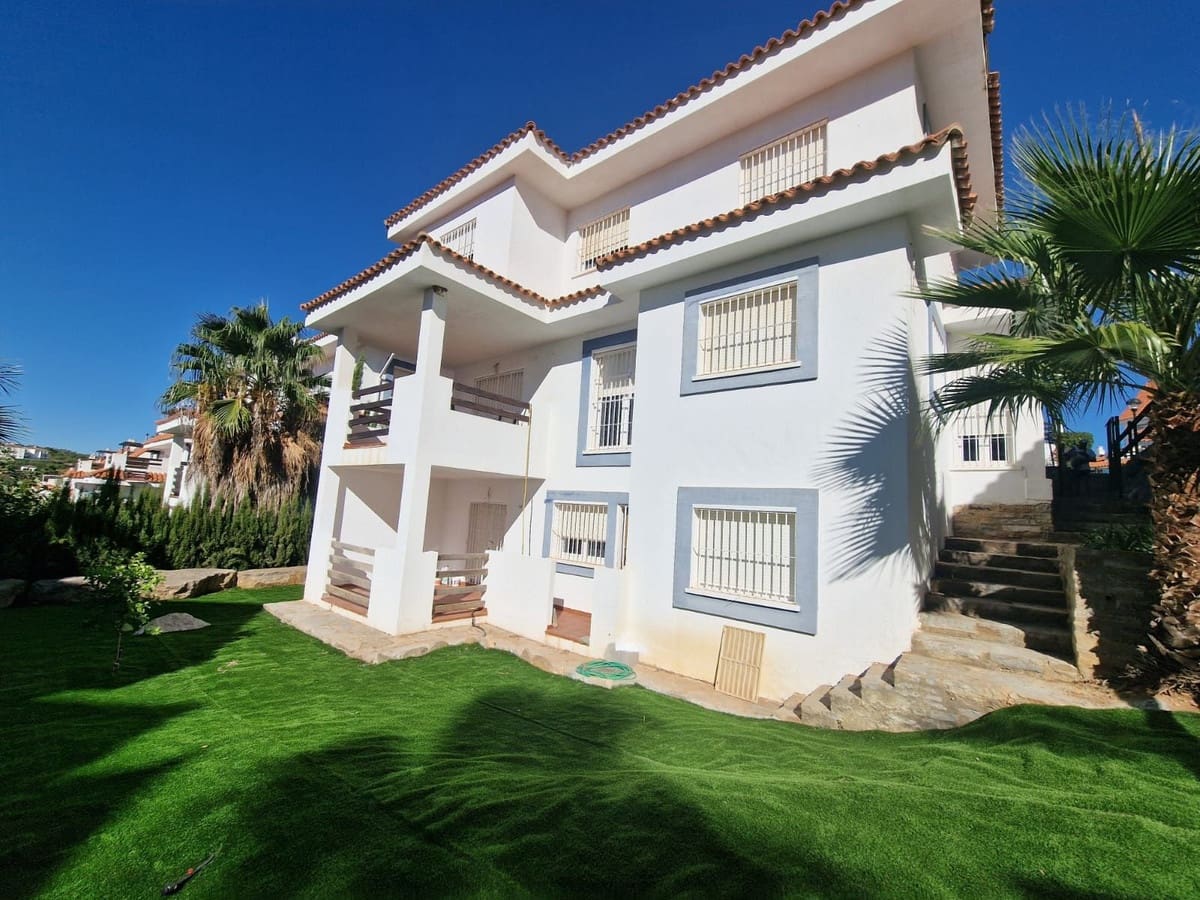 Chalet de 5 habitaciones en Manilva en venta con piscina garaje - 550.000 € (Ref: 9550011)