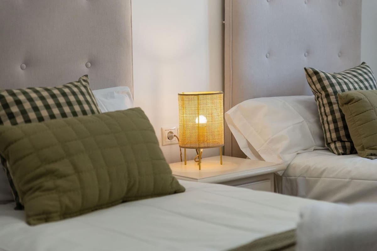 5 slaapkamer Villa te koop in Marbella met zwembad garage - € 1.300.000 (Ref: 9550012)