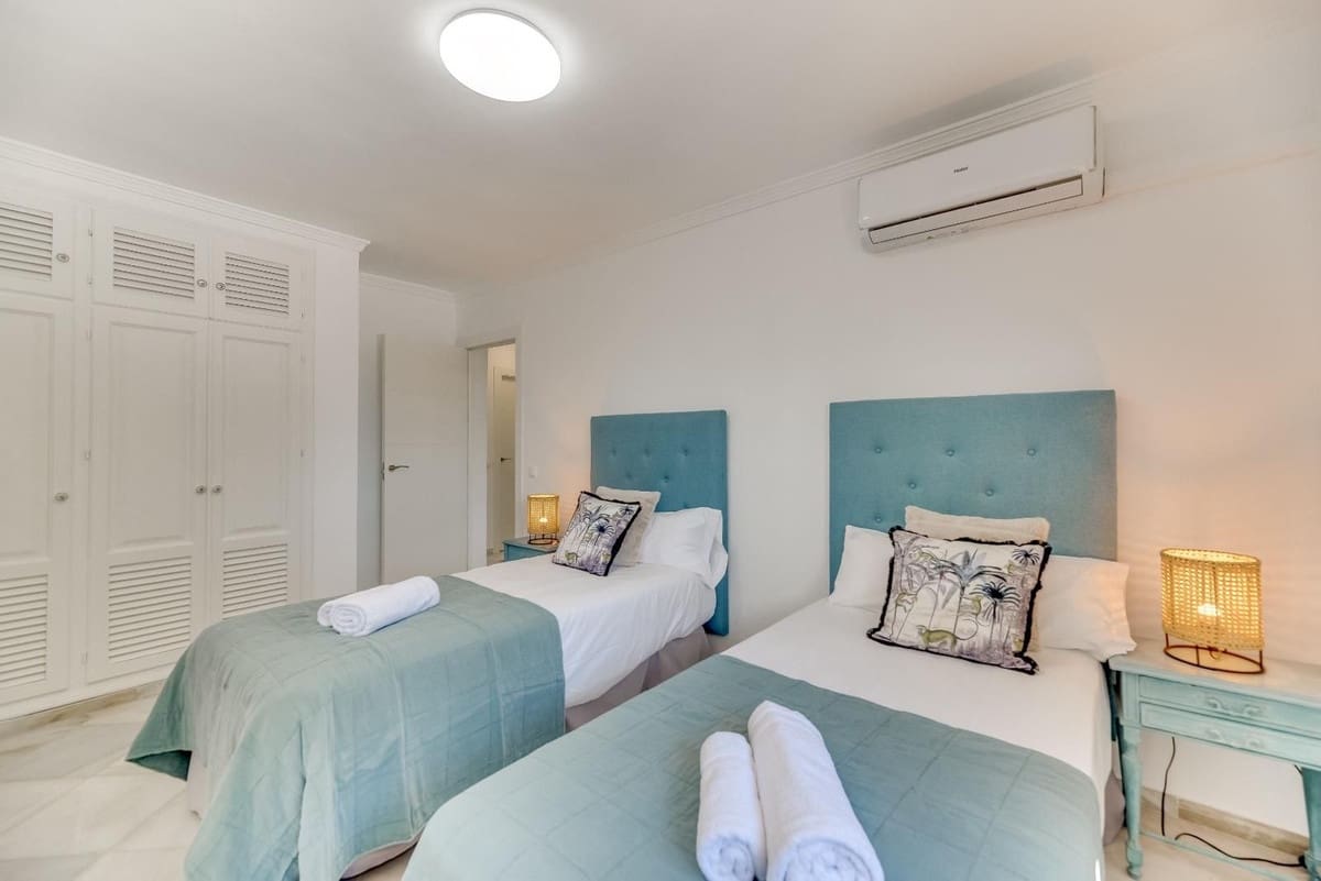 5 slaapkamer Villa te koop in Marbella met zwembad garage - € 1.300.000 (Ref: 9550012)