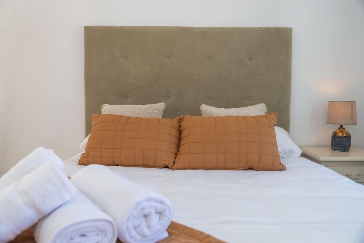 5 slaapkamer Villa te koop in Marbella met zwembad garage - € 1.300.000 (Ref: 9550012)