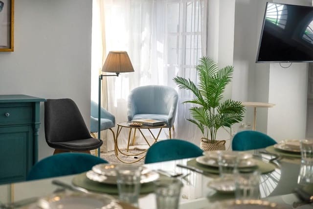 Chalet de 5 habitaciones en Las Brisas, Marbella en venta con piscina garaje - 1.300.000 € (Ref: 9550012)