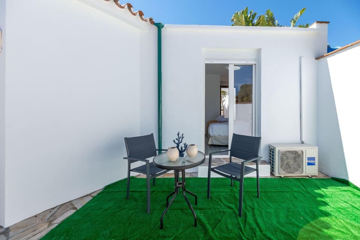 5 slaapkamer Villa te koop in Marbella met zwembad garage - € 1.300.000 (Ref: 9550012)