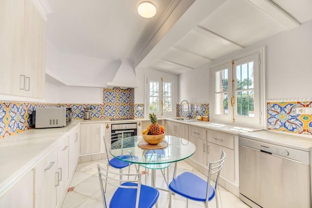 Chalet de 5 habitaciones en Las Brisas, Marbella en venta con piscina garaje - 1.300.000 € (Ref: 9550012)