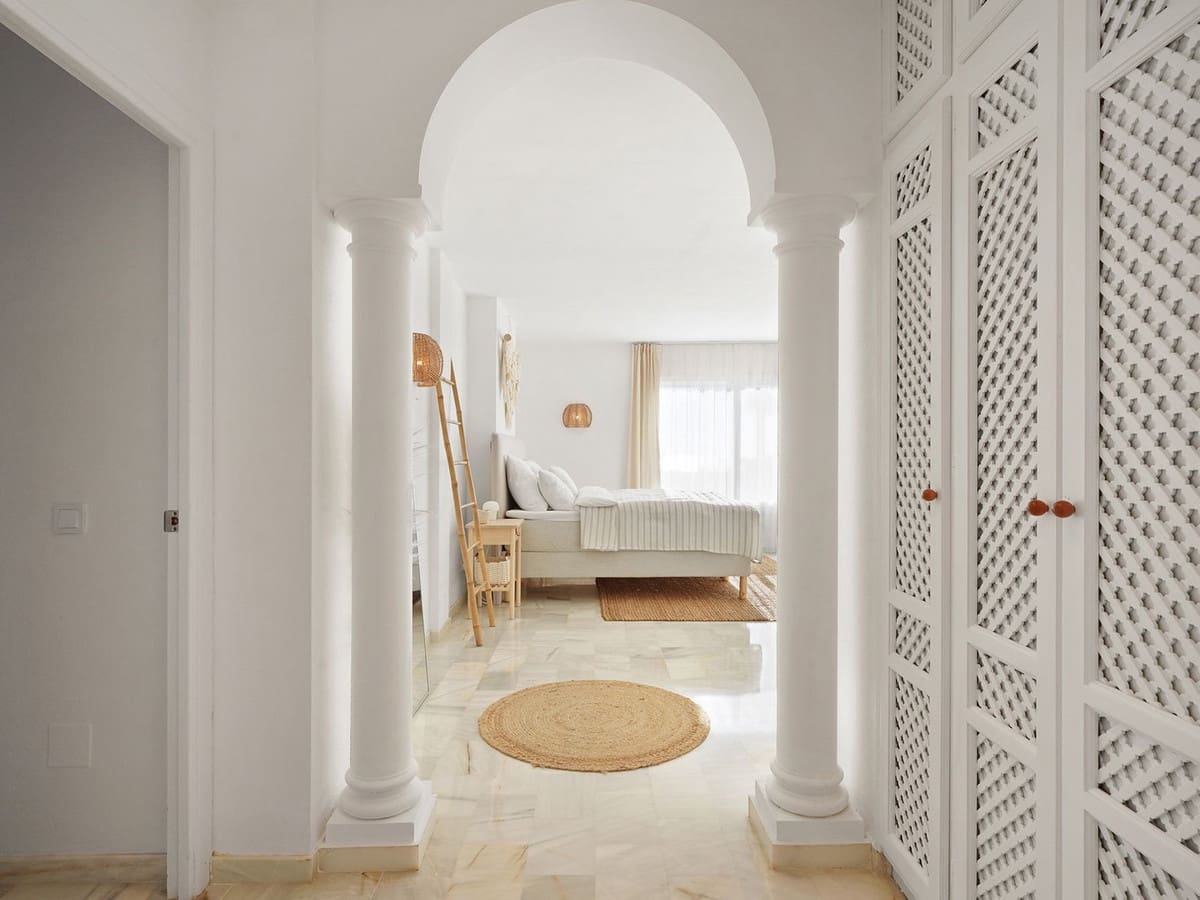 Piso de 2 habitaciones en Marbella en venta con piscina garaje - 669.000 € (Ref: 9550013)