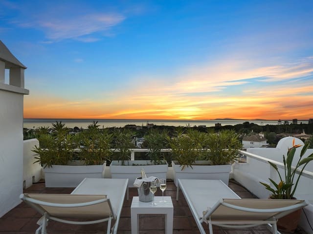 Piso de 2 habitaciones en La Reserva, Marbella en venta con piscina garaje - 669.000 € (Ref: 9550013)