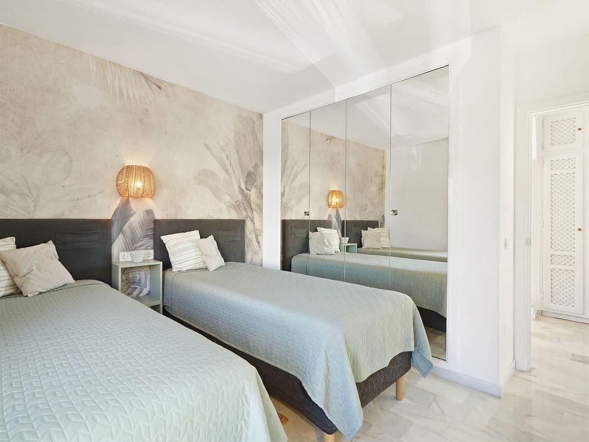 Piso de 2 habitaciones en Marbella en venta con piscina garaje - 669.000 € (Ref: 9550013)