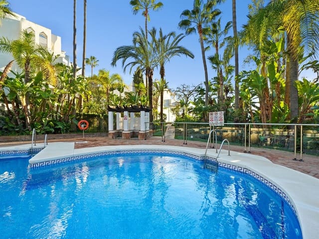 Piso de 2 habitaciones en La Reserva, Marbella en venta con piscina garaje - 669.000 € (Ref: 9550013)