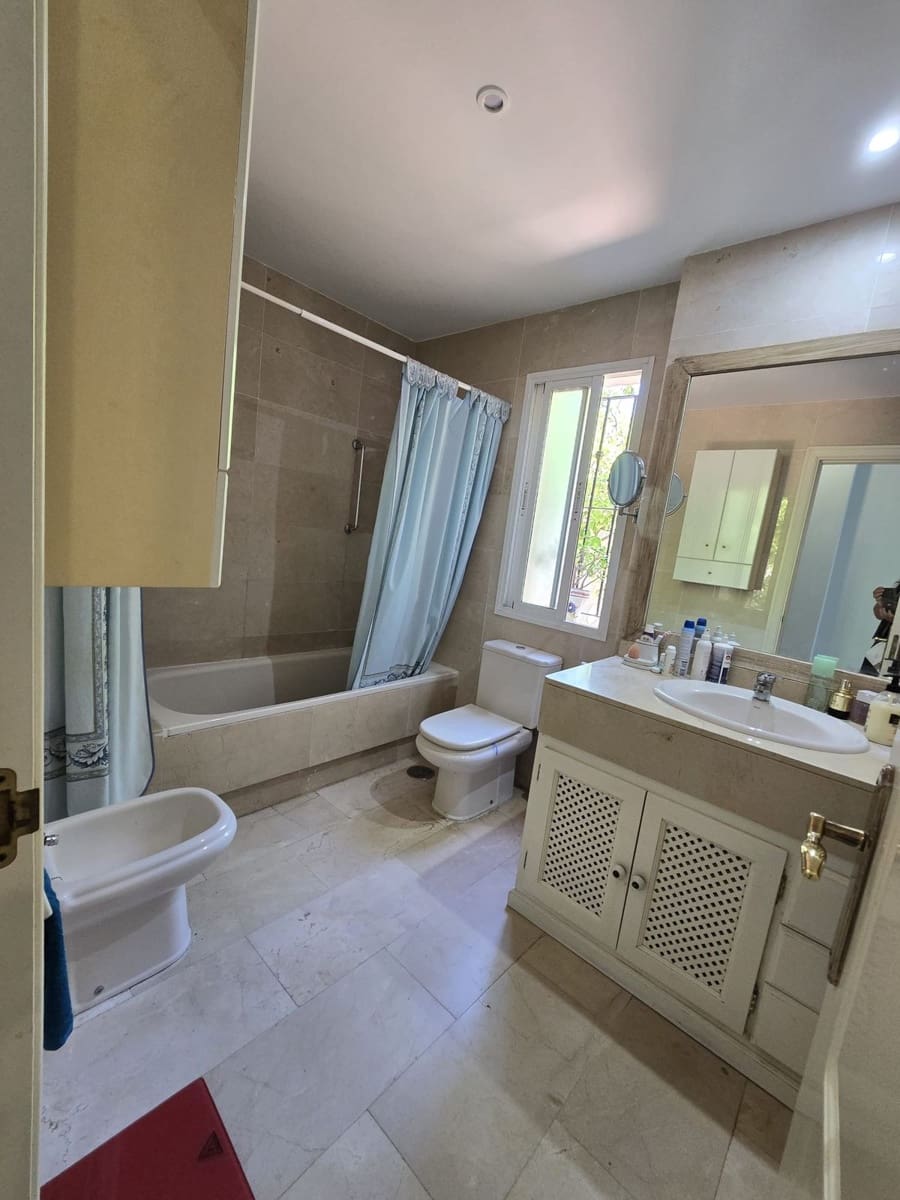 2 soverom Leilighet til salgs i Marbella med garasje - € 560 000 (Ref: 9550157)