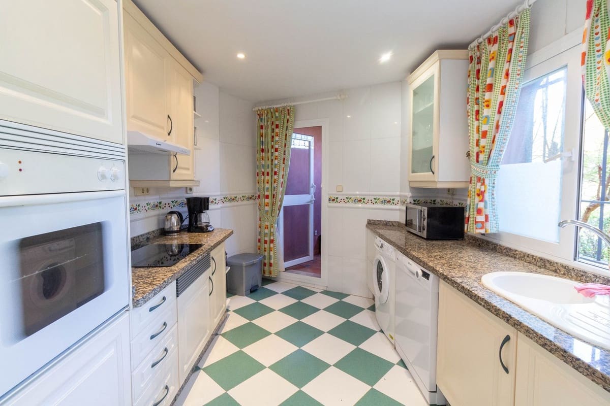 3 sovrum Lägenhet till salu i Marbella med pool garage - 675 000 € (Ref: 9550326)