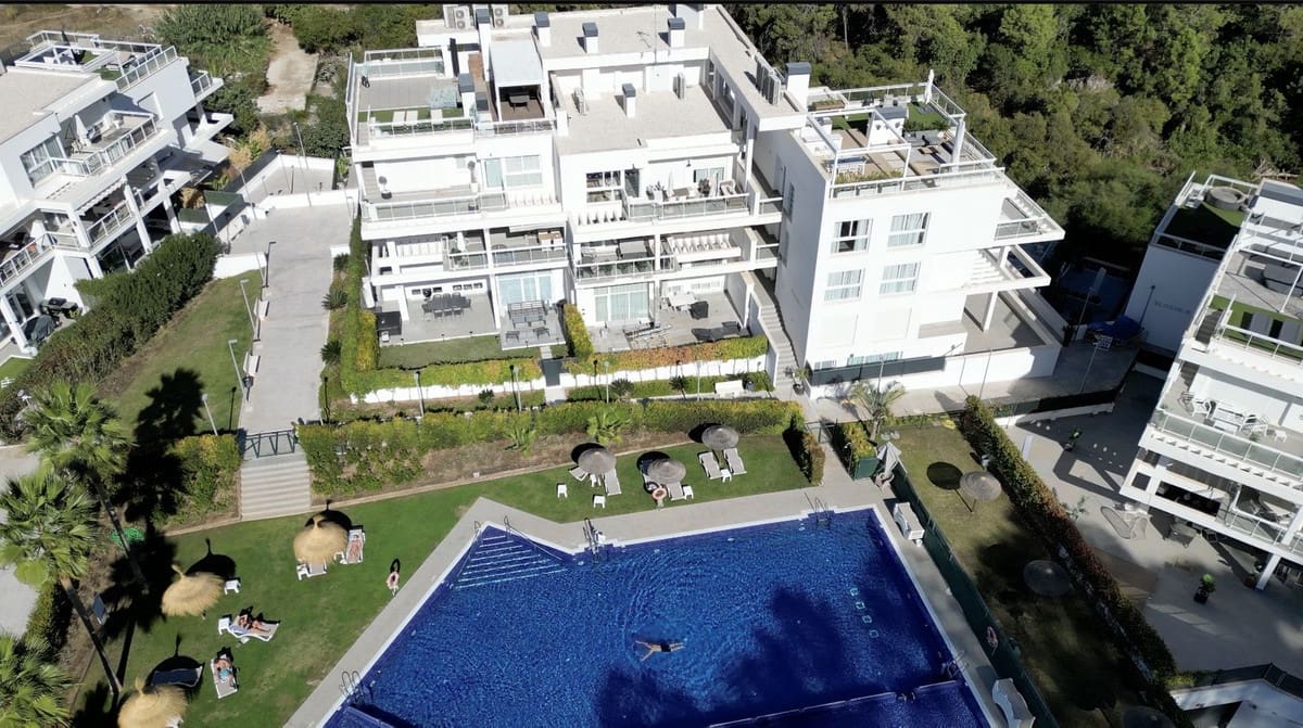 3 sypialnia Mieszkanie na sprzedaż w Benahavis z basenem garażem - 675 000 € (Ref: 9550328)