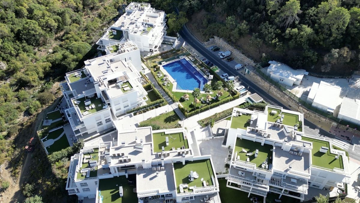 3 sypialnia Mieszkanie na sprzedaż w Benahavis z basenem garażem - 675 000 € (Ref: 9550328)