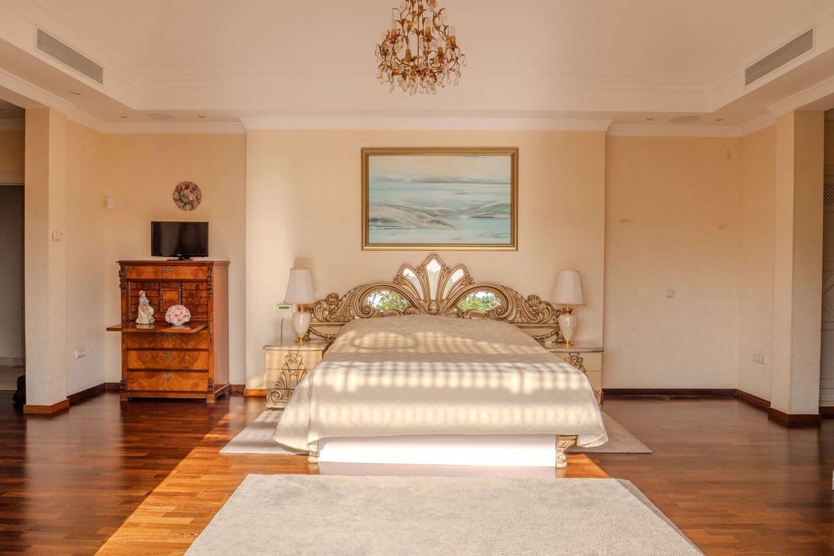 6 quarto Moradia para venda em Marbella com piscina garagem - 7 500 000 € (Ref: 9552410)