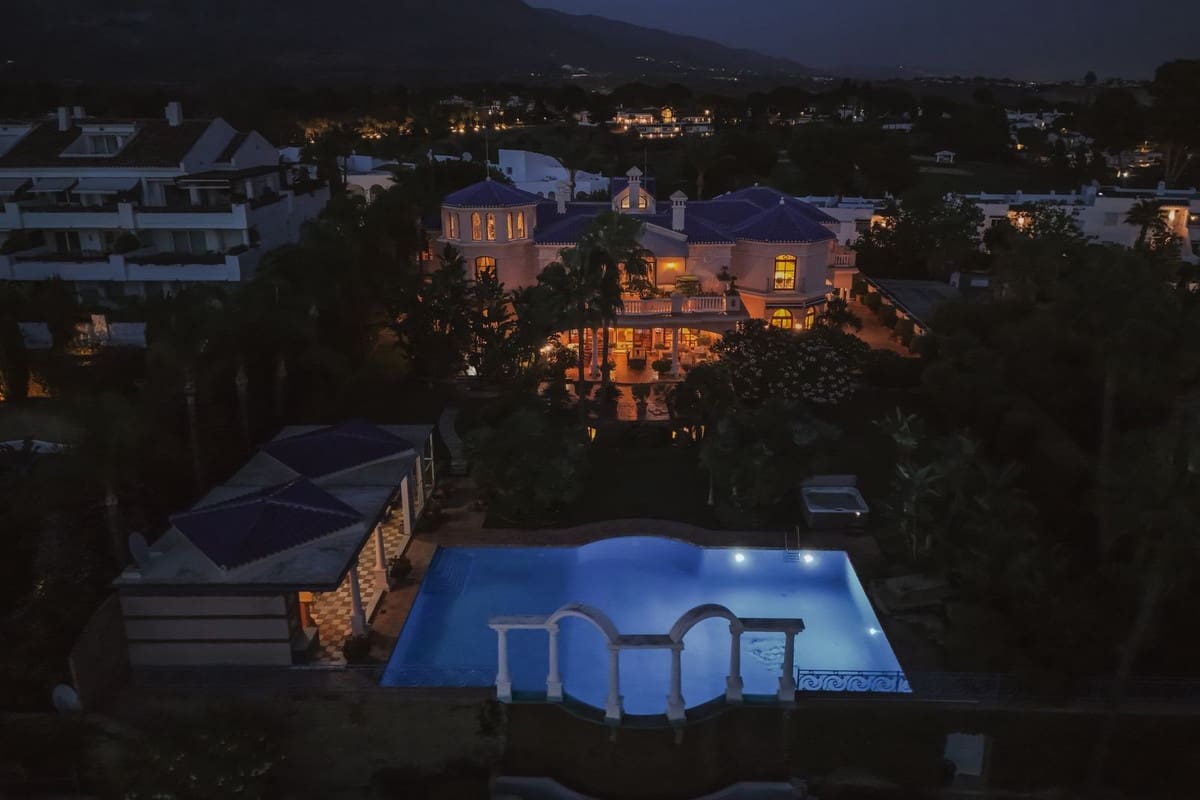 6 quarto Moradia para venda em Marbella com piscina garagem - 7 500 000 € (Ref: 9552410)