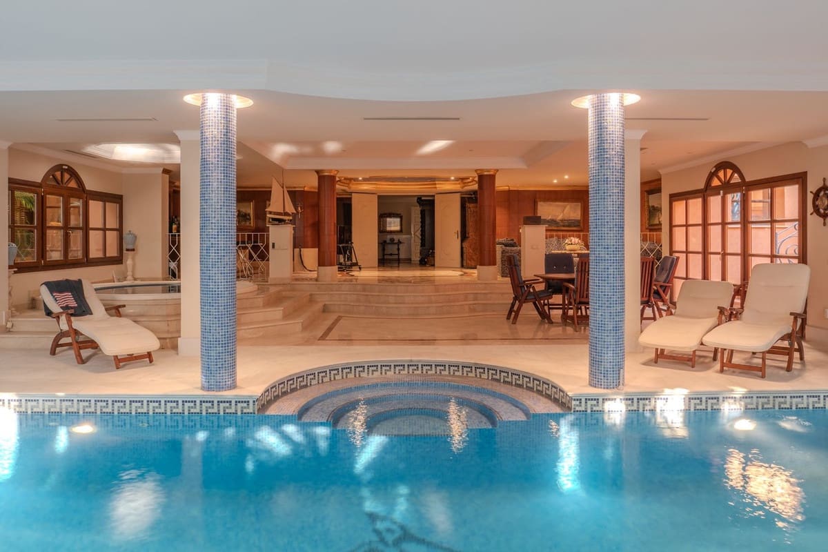 6 quarto Moradia para venda em Marbella com piscina garagem - 7 500 000 € (Ref: 9552410)