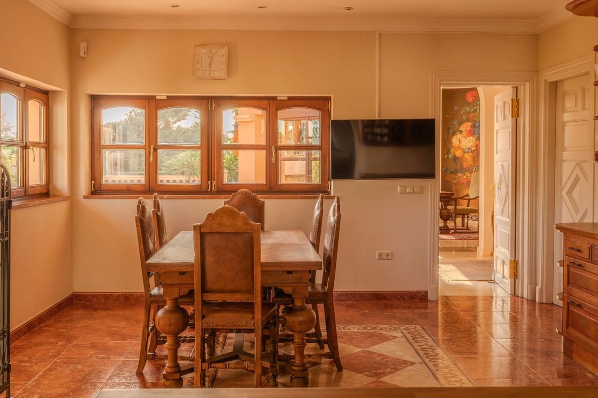 6 quarto Moradia para venda em Marbella com piscina garagem - 7 500 000 € (Ref: 9552410)