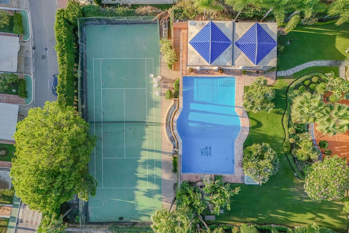 6 quarto Moradia para venda em Marbella com piscina garagem - 7 500 000 € (Ref: 9552410)