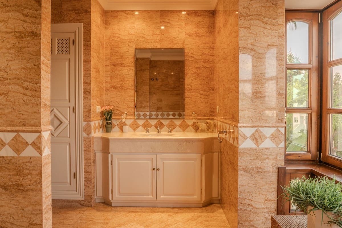 6 quarto Moradia para venda em Marbella com piscina garagem - 7 500 000 € (Ref: 9552410)