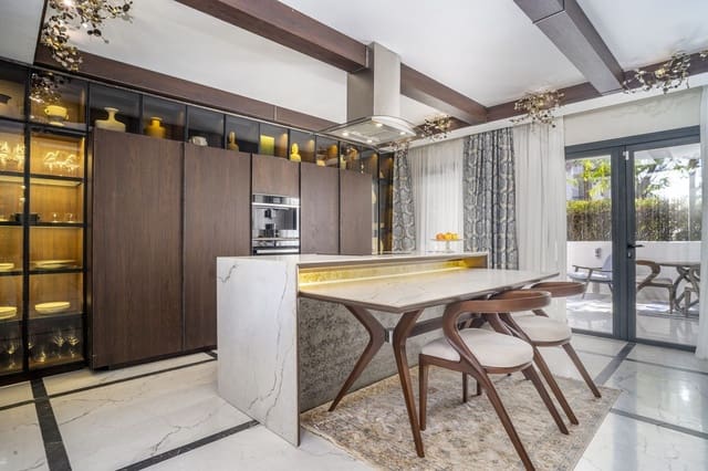 3 sovrum Lägenhet till salu i Las Brisas, Marbella - 595 000 € (Ref: 9552411)