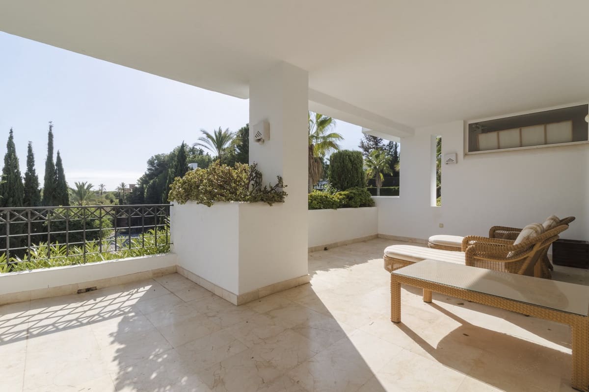 Piso de 3 habitaciones en Marbella en venta con piscina garaje - 550.000 € (Ref: 9559057)