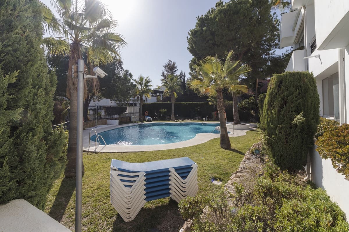 Piso de 3 habitaciones en Marbella en venta con piscina garaje - 550.000 € (Ref: 9559057)