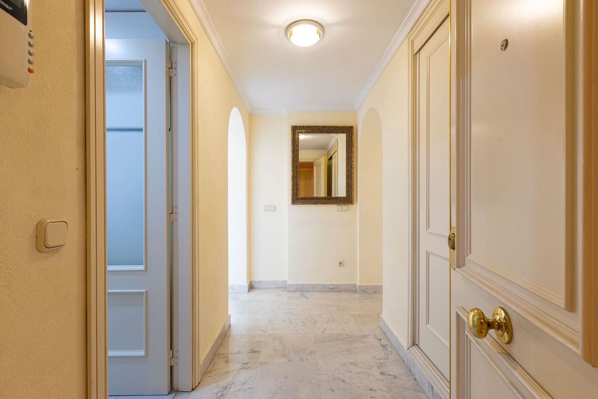 2 soverom Leilighet til salgs i Marbella med svømmebasseng garasje - € 595 000 (Ref: 9559060)