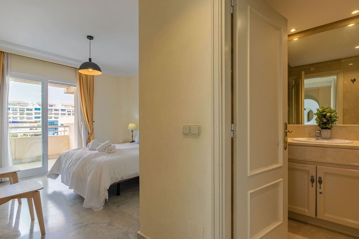 2 soverom Leilighet til salgs i Marbella med svømmebasseng garasje - € 595 000 (Ref: 9559060)