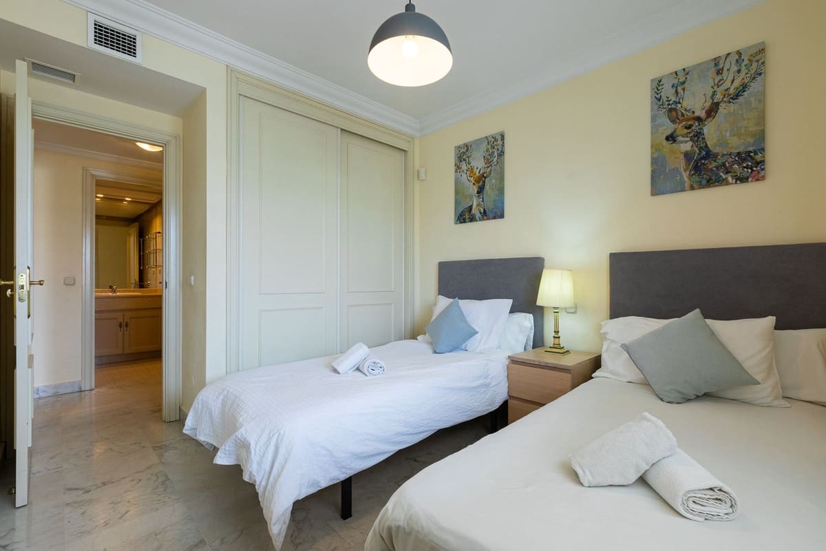 2 soverom Leilighet til salgs i Marbella med svømmebasseng garasje - € 595 000 (Ref: 9559060)