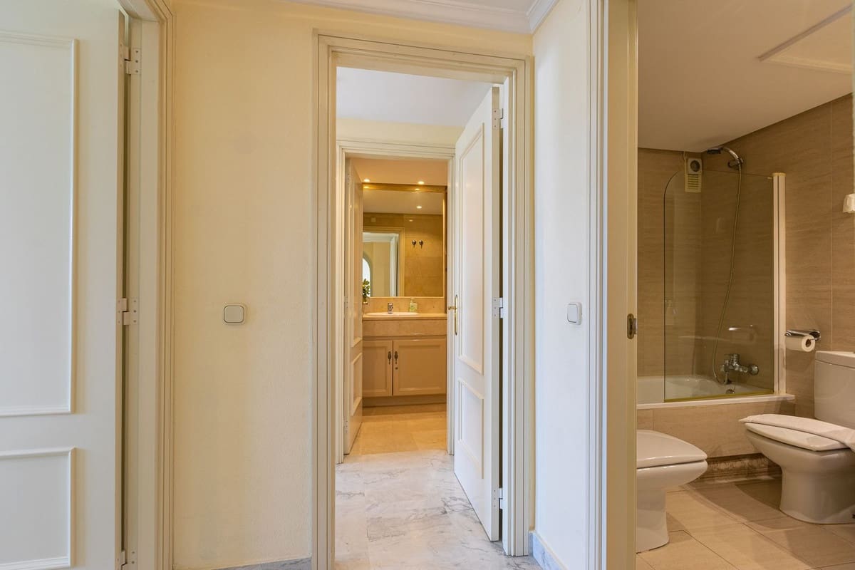 2 soverom Leilighet til salgs i Marbella med svømmebasseng garasje - € 595 000 (Ref: 9559060)