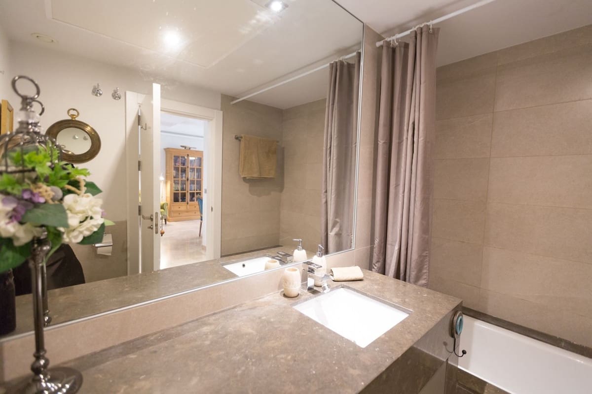 2 sypialnia Mieszkanie na sprzedaż w Marbella z basenem garażem - 699 000 € (Ref: 9559063)