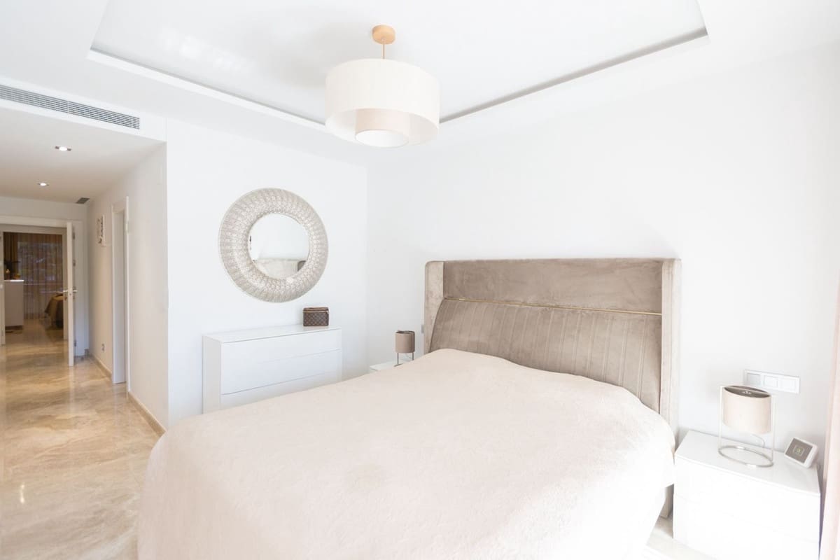 2 sypialnia Mieszkanie na sprzedaż w Marbella z basenem garażem - 699 000 € (Ref: 9559063)