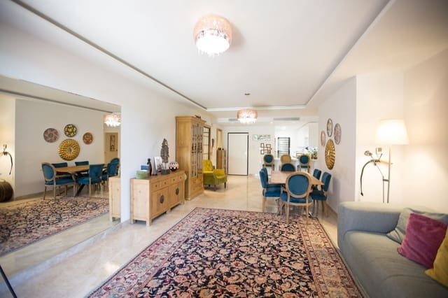 2 slaapkamer Flat te koop in Las Brisas, Marbella met zwembad garage - € 699.000 (Ref: 9559063)